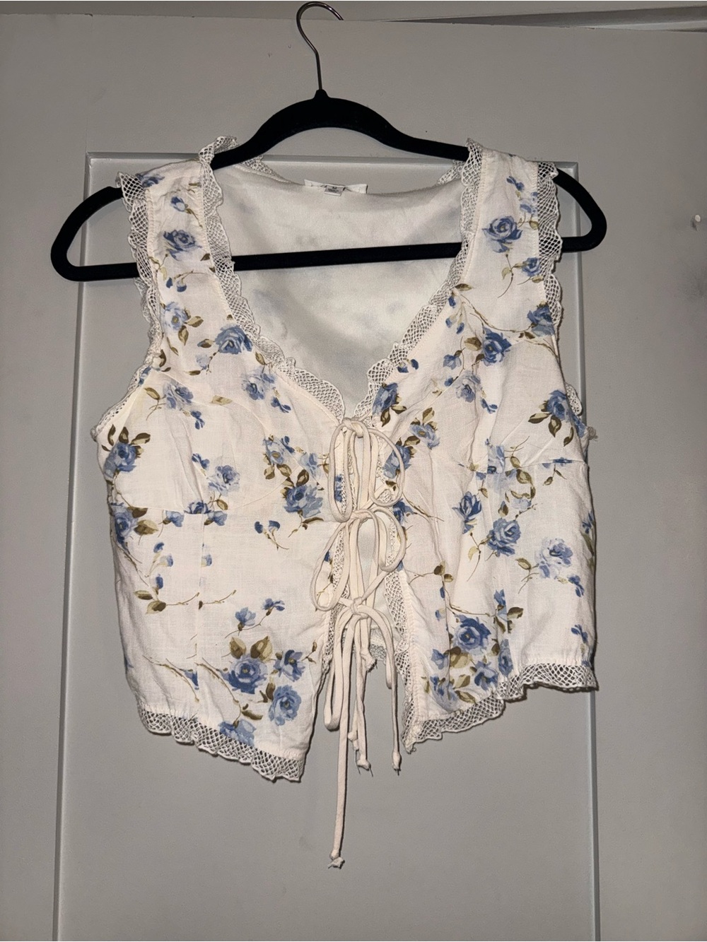 Lace-Trim Tie-Front Crop Top - White with Blue Floral